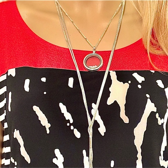 Calvin Klein Top Beautiful Bright Red White Black Large Excellent Condition - Picture 3 of 7